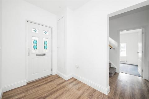 69 Beechwood Road, Caterham, CR3 6NF