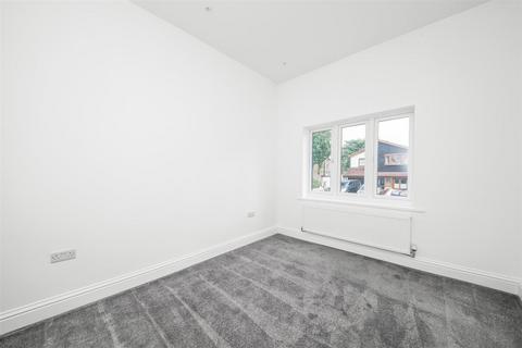 69 Beechwood Road, Caterham, CR3 6NF