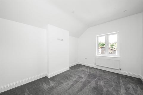 69 Beechwood Road, Caterham, CR3 6NF