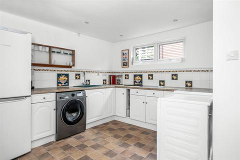 3a Chaldon Common Road, Chaldon, Caterham, CR3 5DE