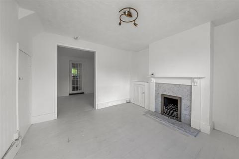 81 Beechwood Road, Caterham, CR3 6NF