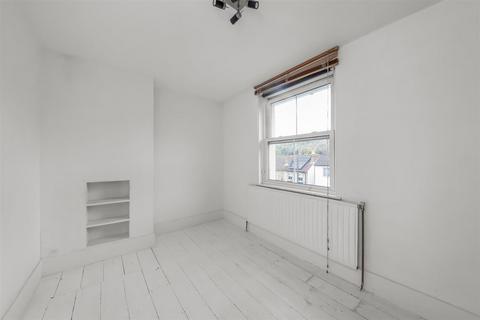 81 Beechwood Road, Caterham, CR3 6NF