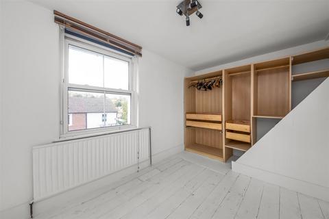 81 Beechwood Road, Caterham, CR3 6NF