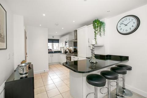 53 Halton Road, Kenley, CR8 5GN