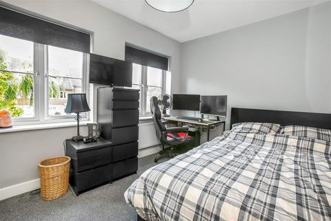 53 Halton Road, Kenley, CR8 5GN