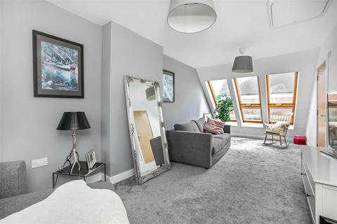 53 Halton Road, Kenley, CR8 5GN