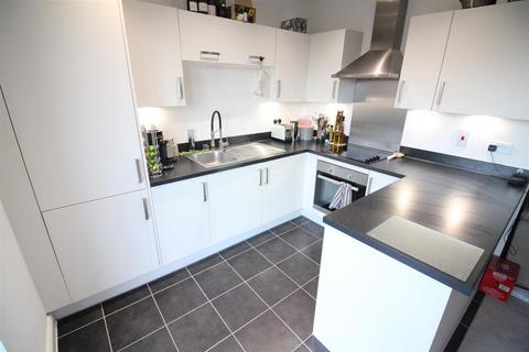 2 bedroom penthouse to rent, Hunting Place, Hounslow