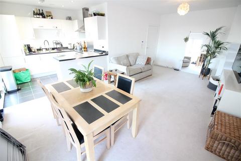 2 bedroom penthouse to rent, Hunting Place, Hounslow