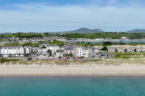 5 bedroom townhouse for sale, Victoria Parade, Pwllheli
