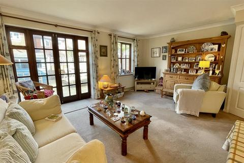 2 Walnut Tree Gardens, Godalming, GU7 3LG