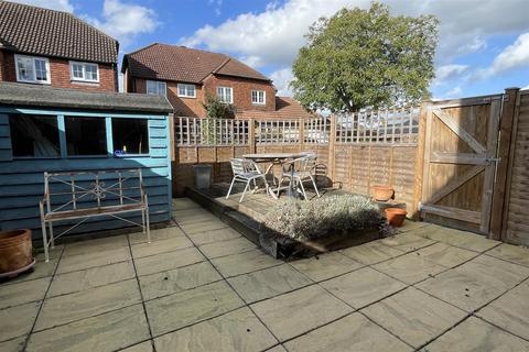 2 Walnut Tree Gardens, Godalming, GU7 3LG