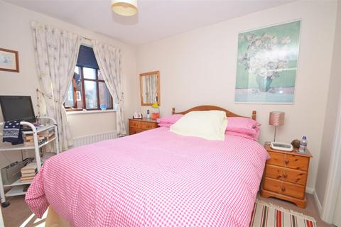 2 Walnut Tree Gardens, Godalming, GU7 3LG