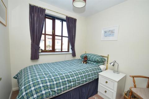2 Walnut Tree Gardens, Godalming, GU7 3LG