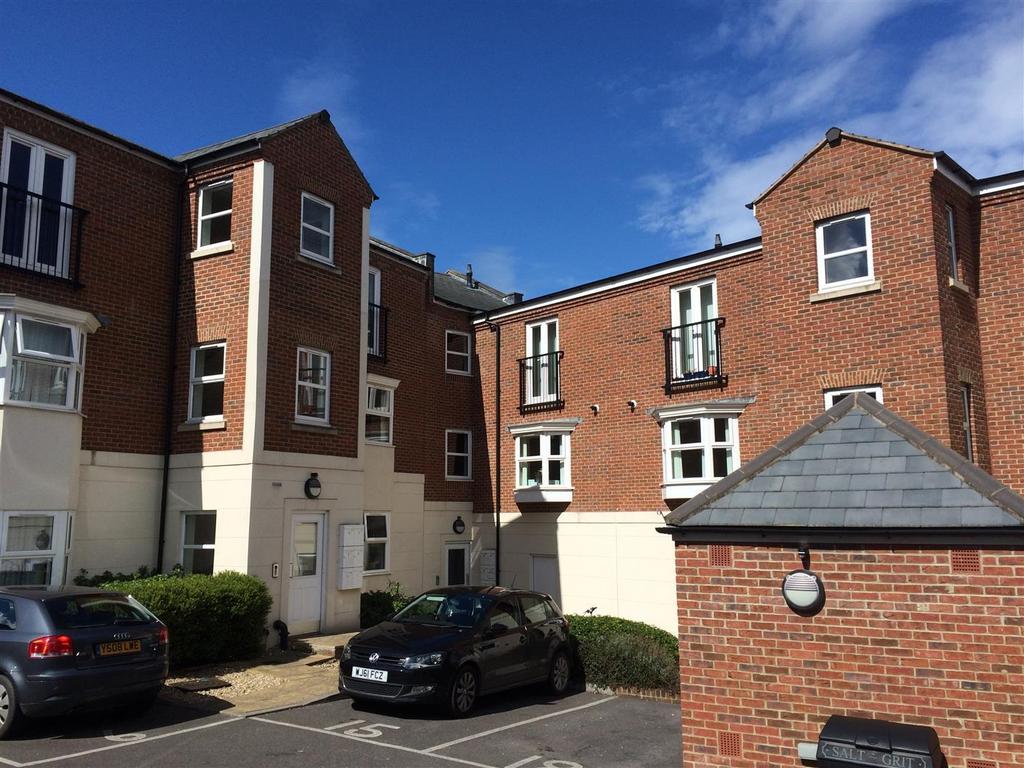 Chaucer Court 2 bed apartment £900 pcm (£208 pw)