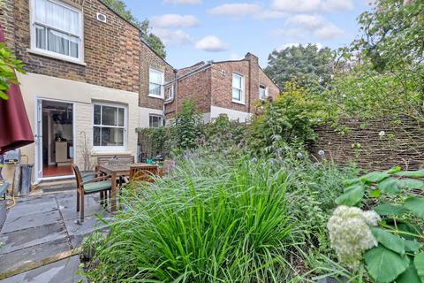 15a Carlton Square, London, E1 4EH