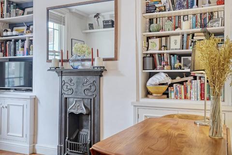 15a Carlton Square, London, E1 4EH