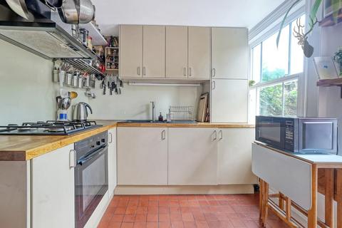 15a Carlton Square, London, E1 4EH