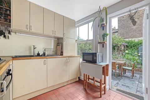 15a Carlton Square, London, E1 4EH
