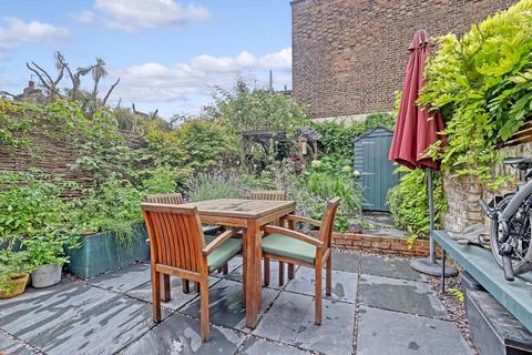 15a Carlton Square, London, E1 4EH
