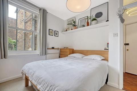 15a Carlton Square, London, E1 4EH