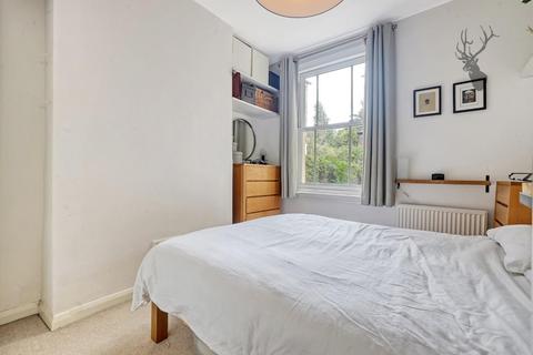 15a Carlton Square, London, E1 4EH