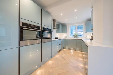 40 Airedale Drive, Horsforth, Leeds, LS18 5ED