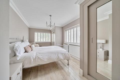 40 Airedale Drive, Horsforth, Leeds, LS18 5ED