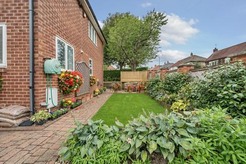 40 Airedale Drive, Horsforth, Leeds, LS18 5ED