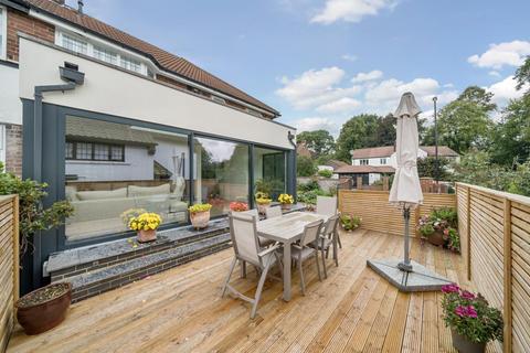 40 Airedale Drive, Horsforth, Leeds, LS18 5ED