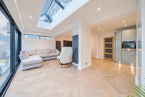 40 Airedale Drive, Horsforth, Leeds, LS18 5ED