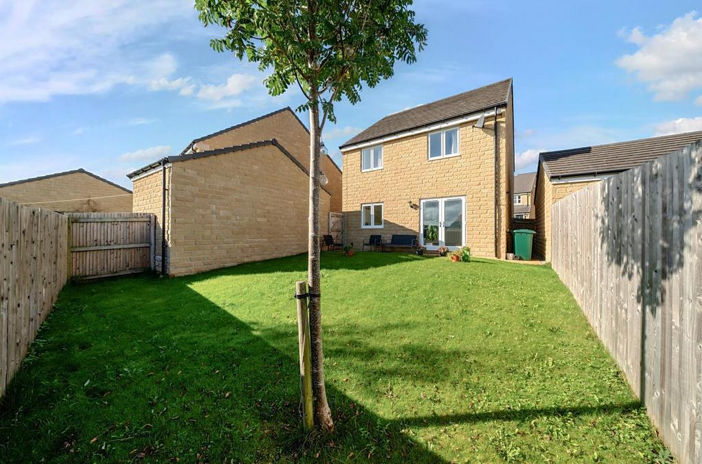 Brompton Drive, Apperley Bridge 4 bed detached house for sale £400,000