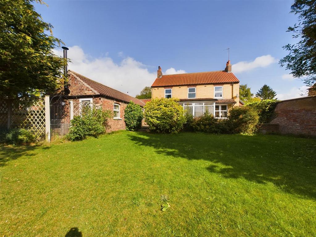 Corner House, Weaverthorpe, Malton... 6 bed detached house £499,999