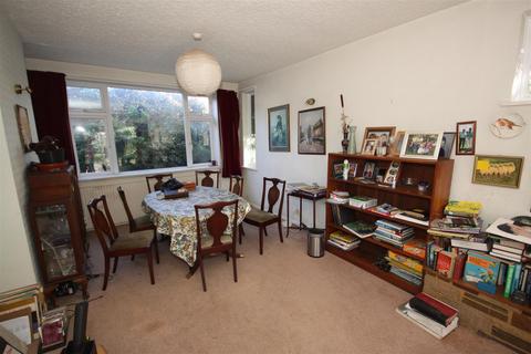 9 Maple Close, Petts Wood, Orpington, BR5 1LP