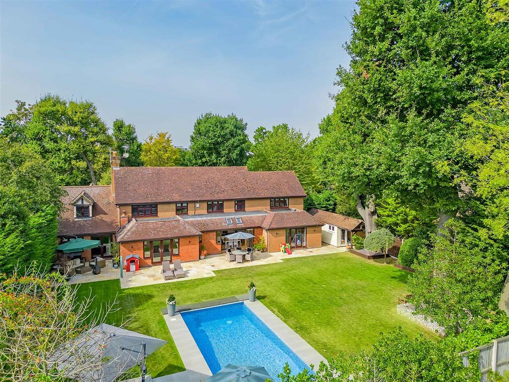 Tall Trees Close, Emerson Park 5 bed detached house for sale £2,950,000