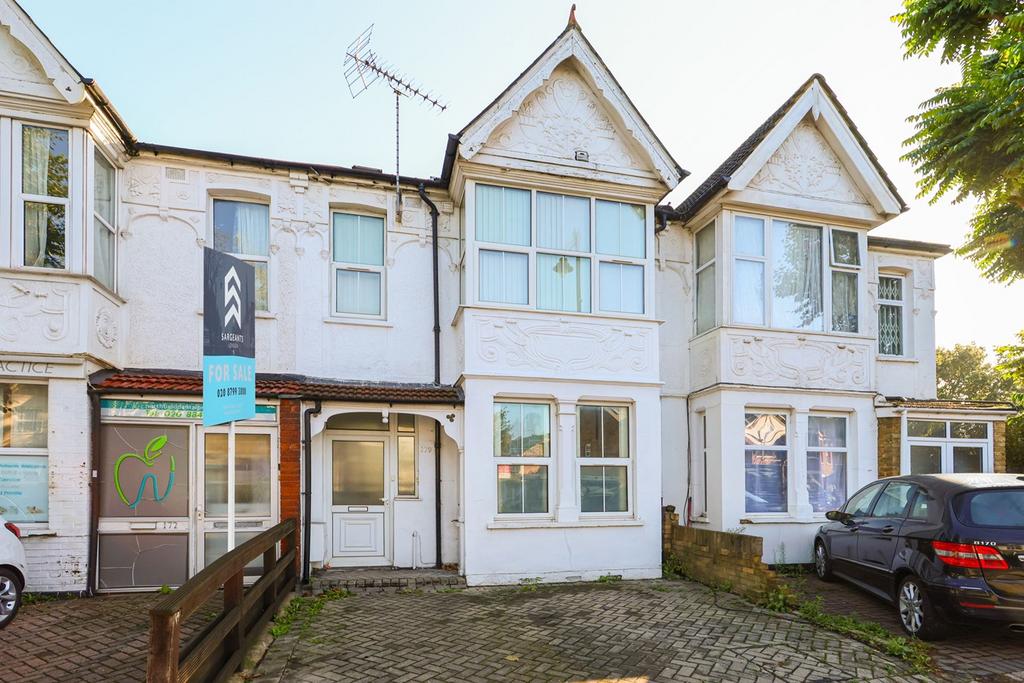 Northfield Avenue, Northfields, Ealing, W13 2 bed flat for sale £550,000
