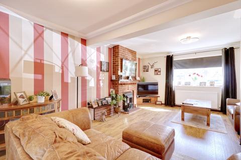 17 West Close, Rainham, RM13 9AR