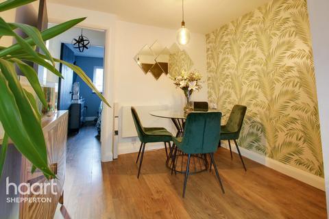 1 bedroom maisonette for sale, Berryscroft Court, Laleham