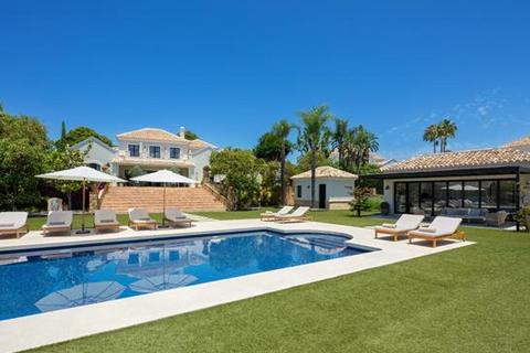 5 bedroom villa - El Paraiso, Estepona, Malaga