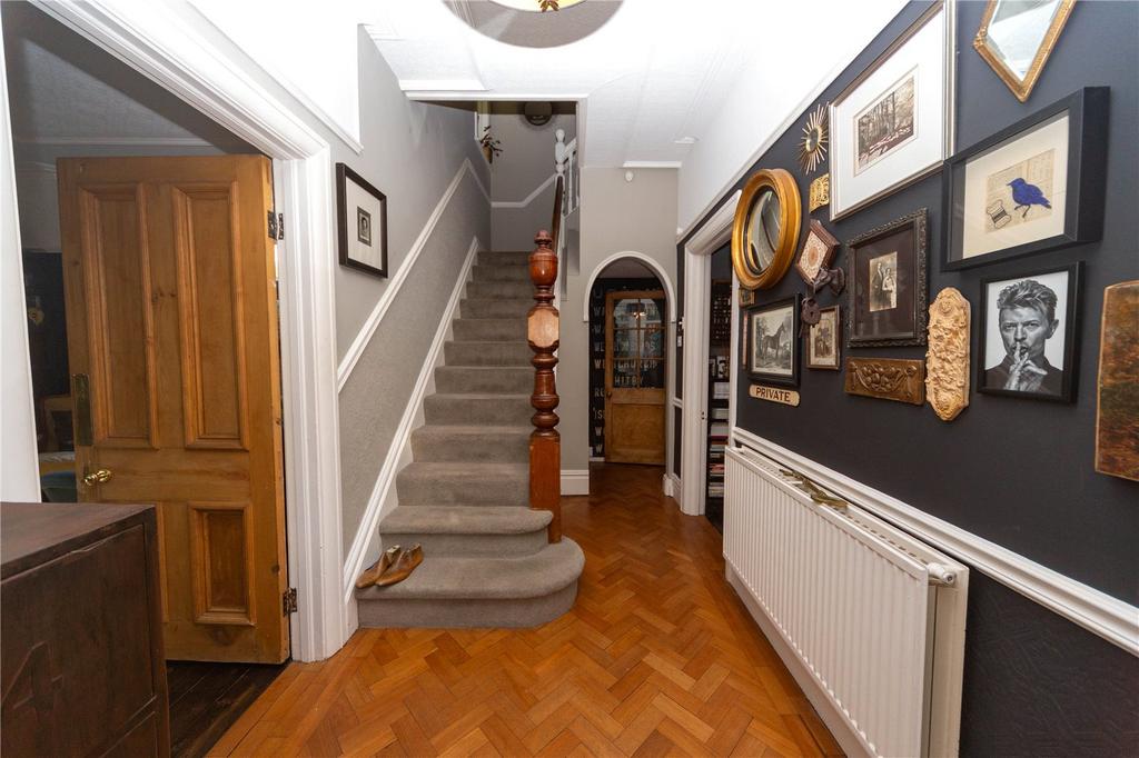 Llwyn Y Grant Road, Penylan, Cardiff, CF23 4 bed detached house for