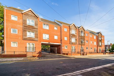 2 bedroom flat for sale - Willingham Court, Willingham Street, Grimsby, Lincolnshire, DN32