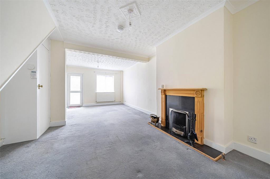 Heath Road, Orsett, Grays, Essex, RM16 2 bed terraced house to rent £1,300 pcm (£300 pw)