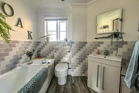 Flat 3, Kildare House, 6 Nightingale Crescent, Harold Wood, Romford, RM3 0GT