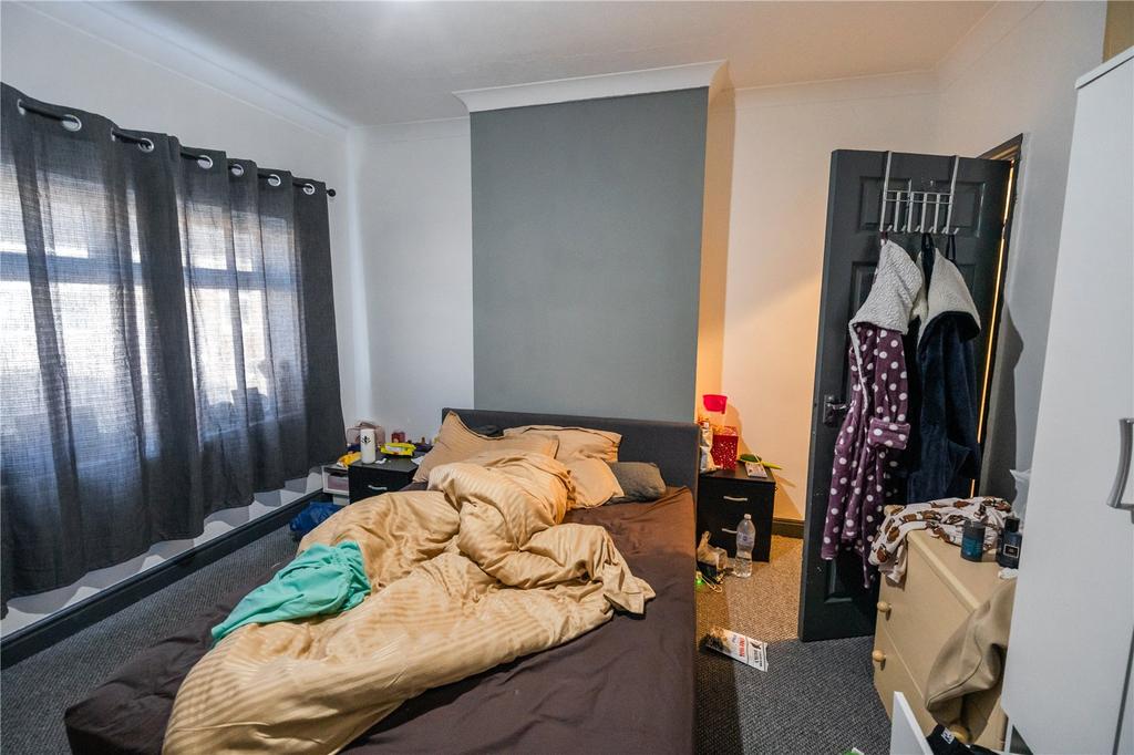 Bedroom 1 (2)
