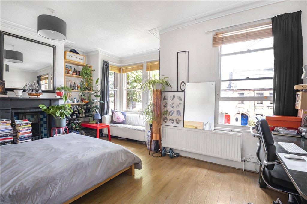 Blyth Road, London, E17 2 bed apartment for sale £450,000
