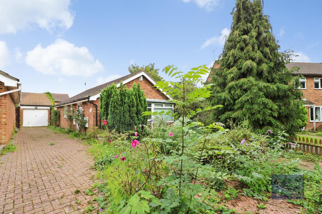 Hawks Way, Singleton, Ashford, TN23 2 bed bungalow for sale £325,000