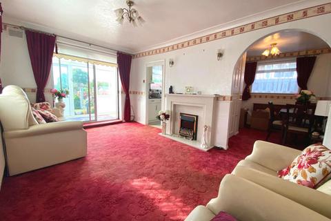 2 bedroom detached bungalow for sale - Brackenhill Close, Links View, Northampton NN2 7LD