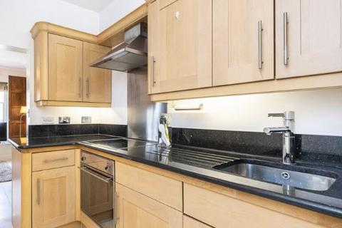 1 bedroom flat to rent, Brompton Square, London SW3