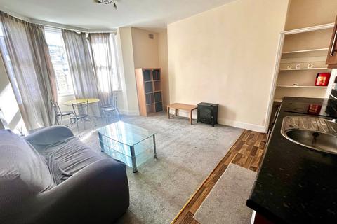 1 bedroom flat to rent, Flat 5, 17  Albion Road, Scarborough