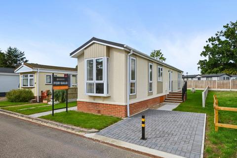 2 bedroom park home for sale, Hockley, Essex, SS5