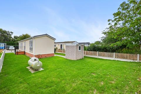 2 bedroom park home for sale, Hockley, Essex, SS5